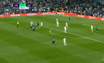 西媒：巴列卡诺球迷大巴在波兰遭50多人蒙面袭击，数人受伤