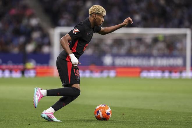 李玮锋：联赛中轴都是外援造成国足没人，这两年踢球孩子多了