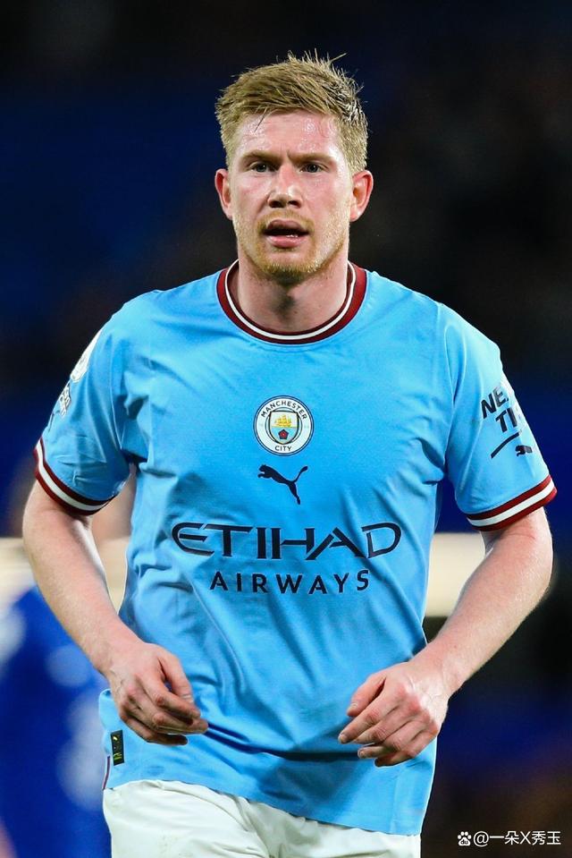 埃泽英格兰队生涯前3进球均为替补打进，为凯恩后第二人