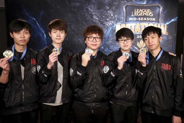 不是“鸭架”是“押加”！这个比赛为啥被称作“大象拔河”？央视新闻客户端.